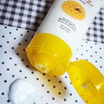 レイヴィーハンド＆ネイルクリーム　ローヤルゼリーパッケージが可愛いですよね～。ワンタッチキャップなので乾燥が気になった時にいつでも使いやすくて、バッグに入れてもかさばらない大きさなのもgo…のInstagram画像