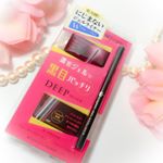 pineeeeeeジェルライナーだとペンシルよりもくっきり発色し、リキッドよりも描きやすい、と良いとこ取りです。細いラインでも発色が良いから目がパッチリと大きく見えます。にじみにくくて涙や皮脂…のInstagram画像