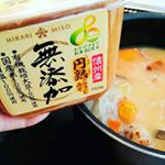 ひかり味噌の『無添加円熟こうじみそ』。とってもまろやかで香り豊かな無添加味噌です。麹の粒感と全体の風味が絶妙で、本当に美味しいです。和食大好き、味噌汁大好きな我が家に味噌は欠かせないの…のInstagram画像