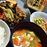 発売から24年の#ひかり味噌 の#無添加円熟こうじみそ でお味噌汁♡原料と無添加のこだわりもいいし、たっぷり入った麹であまみも風味もgood♡おいしいよ。#味噌汁 #misosoup #円熟こうじ…のInstagram画像