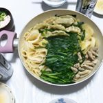 波型に薄くピーラーできる #ののじ の#削り〜ナ を使って大根をお鍋に🍲薄いので大根がトロトロにやわらかくなって好評でした💕盛り上がってしまいビールが準備したぶんでは足りなくなってしまいコンビ…のInstagram画像