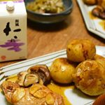 ばんごはん#鎌田の和風たれ を使って肉じゃが作りたかったのだけど肉がない。マグロのほほ肉があったので、こんな感じの肉じゃがにしました。😃 じゃがは洗ってレンチンして柔らかくなったところ…のInstagram画像