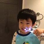 #BabySmile #ベビースマイル #プチブルレインボー #moniplaキラキラ光るのが嬉しいみたい！いつもより歯磨き熱心❤️のInstagram画像