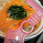 けずりーなで薄く削った野菜たっぷりのキムチ鍋。味が染み込みにくい人参や大根もフリルされてるのでおだしをたっぷり含んで美味しかった💓❤💕 #ののじ #けずりーな #moniplaのInstagram画像
