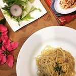 昨晩の夕食は簡単にパスタ・・ピエトロさんのモニター・パスタソース「ポルチー二とトリュフのクリームソース」を使って、写真には写っていないのですが、飲めない私でもワインが欲しい🍷、ついグラスワイン…のInstagram画像