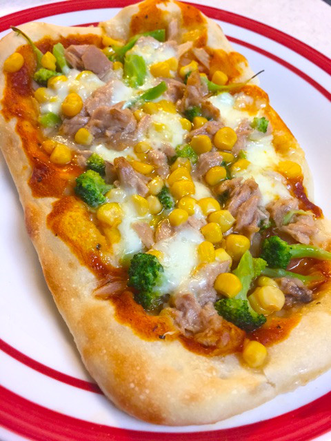 口コミ：トースターで簡単☆モッツアレラチーズのピザ♪ツリーサラダの画像（1枚目）