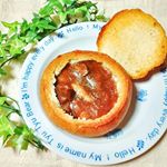 ブレッドボールに温めたあめ色玉ねぎと牛肉のグラタン風を入れて軽くトースト。ブレッドボールの外がサクサクになって美味しい💕中身ももちろん美味しくて満足。手軽なのも嬉しいです。#パ…のInstagram画像