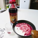 先日いただいた、#アロニア の果汁を試してみた。パッと見ブルーベリーっぽいけど、高い抗酸化力で若さを保つ力に優れてるとか。ポリフェノールがブルーベリーの5倍なんだって！これ…のInstagram画像
