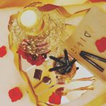 クレヨンアイシャドウってこんなに使いやすいとは...😍💕ベースのクリームシャドウとか塗らなくても24時間キラキラな目元をキープ出来るの！一本でグラデーション作れるから楽チン💋久々にお気に入りのアイメイ…のInstagram画像