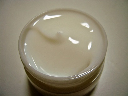 口コミ：しっかり潤うクリーム状美容液☆Ｑｕａｎｉｓ　ミルクジェル　ブライトセラムの画像（3枚目）