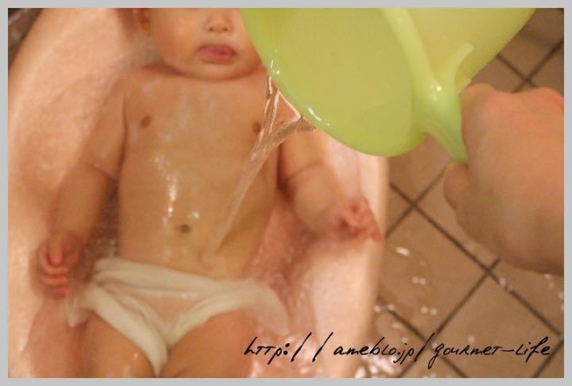 口コミ：赤ちゃんとお風呂に入る時の悩みを解消：リッチェル「ひんやりしない おふろマットR」の画像（4枚目）