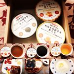 お腹の調子を整える食物繊維配合のスプレッド♡ピーナッツクリームに、黒ごまクリーム、はちみつスプレッドです。朝食のパンに色んなクリームがあると娘に今日は何味がいいかなー？と楽しくなります。し…のInstagram画像