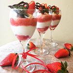 旬の苺🍓を使って苺のティラミスを作りました 👍モニタータカナシ乳業さんのマスカルポーネがたっぷり入っています💕ラム酒の代わりに苺リキュール使用で苺感いっぱいです😊#クッキングラム …のInstagram画像