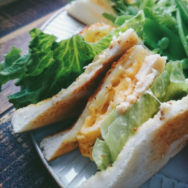 口コミ：【うちごはん】満腹パンランチ♪ツナと卵のチーズサンドの画像（4枚目）