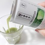 緑でサラナを試してみました。野菜の力でコレステロールを下げる特定保険用食品です。8種類もの青野菜と2種類の果物の独自の組み合わせで、1缶約105ｇの野菜が摂取できます💕トロッとしていて濃厚。飲…のInstagram画像
