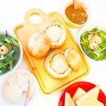 今日のおひるごはん🍽・息子が寝ている間に3ヶ月ごとに作っているフォトアルバム×2を発注完了📚サボって溜めてしまったから半年前の息子の写真を選びながら大きくなったなーとしみじみ( ˘ω˘ )…のInstagram画像