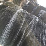 袋田の滝。撮った写真を見直していたら虹が(´˘`＊) 実家に帰って、おじいちゃんとおばあちゃんと一緒に行ってきました。小学生の時の遠足以来(*^^*) ものすごく寒かったけど、東京から離れて久しぶりに…のInstagram画像