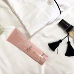 『恋をした時の愛され肌』になれるフィオライズクレンジングジェル❇︎夜はメイク落としをしながらリンパマッサージをするのが好き！のInstagram画像
