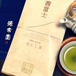 ハラダ製茶が運営する源宗園からワンランク上の静岡・牧之原産 深蒸し茶「茜富士」＆源宗園オリジナル手ぬぐい。富士山のステキなパッケージ！静岡の本場の深蒸し茶は、極上のまろやかでコクのある味わい、…のInstagram画像