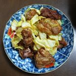 #今日の晩御飯 豚コマを固まりにして揚げたものと#春キャベツ を炒めたものを和えて。油分多目だけど、、、美味しかったぁ♥炒めたキャベツの味付けには#アサムラサキかき醤油 を使いました✌…のInstagram画像