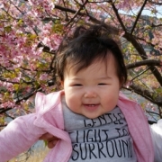 河津桜と笑顔の娘