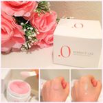 ミーロードの『ドットゼロ パーフェクトゲル』。 美白とエイジングケアを叶える、1つで10役の薬用オールインワンゲルです。可愛らしい薄ピンク色のぷるんぷるんのジェル。香りはちょっと独特で、子…のInstagram画像