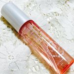 桃プロデュースオーガニックBBヘアオイルを使っています！とってもガーリーでかわいいボトル。大人っぽく華やかなアロマが素敵です。オーガニックとは思えない使いごこちで、パサつく髪もつるんとまとまり…のInstagram画像