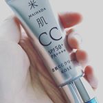 KOSE米肌の澄肌CCクリーム。これ1本でクリーム・日やけ止め・化粧下地・ファンデーション・フェイスパウダーの効果があって、朝の時短メイクにもってこいです。サラサラで1日中テカリも気にならないのでこれ…のInstagram画像