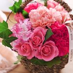 もうすぐ母の日。感謝の気持ちを込めて可愛いピンクのお花を贈ります💐アンジェのお花屋さんに可愛いお花がたくさんあり参考になる💞 @angers_mothersday @angers_web …のInstagram画像
