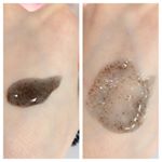 毛穴・角栓の悩みをスッキリさせたいなら、メルティベリープレミアム毛穴角栓ジェル！.半透明の黒いジェルです。.粘度の高めのジェルに小さなスクラブがたくさん配合されています。ジェル…のInstagram画像