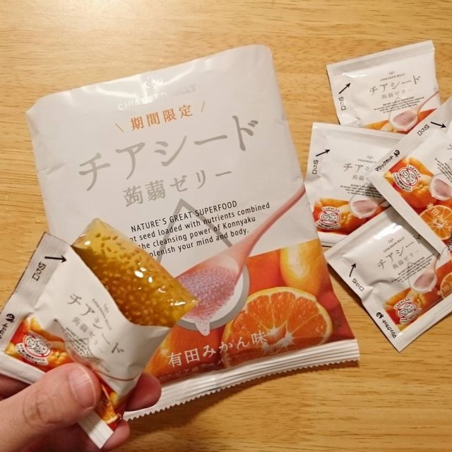 口コミ投稿：チアシード蒟蒻ゼリー　有田みかん味を食べてみました🎵プチプチ食感のチアシードが入…