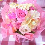 去年の母の日😌💓ラメのキラキラなお花プレゼントしました✨自分も結婚して母親になってから、母の大変さを知り今まで『ありがとう』なんて恥ずかしくて言えなかったけど、今は言えるようになりました✨…のInstagram画像