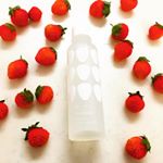 可愛い可愛い白いちごの化粧水🍓WHITE ICHIGO オーガニック テック-エッセンスは、99パーセント天然由来成分でアルコールフリー。拭き取りにも使える上、ブースター効果もあるの。…のInstagram画像