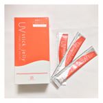 株式会社サンソリット様のUVスティックゼリー30本入(1本10g)/ 7,344円(税込)をお試しさせていただきました😆*私はTゾーンが特に皮脂崩れしやすく、気づくと、鼻の頭はメイクが落ちて…のInstagram画像