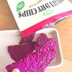 ..ピタヤドライチップス💓¥500+tax..最近甘いものが食べたい〜💭ってなる時は、これ、ドラゴンフルーツのドライチップス💗サクサクしてて程よく甘くて美味しい😋…のInstagram画像