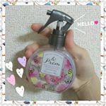 明色化粧品様のアンドプレム オイルインヘアミスト(フェミニンフルールの香り)を使ってみました❤見た目はか可愛いし、香りも優しくて上品なので、どんなシーンでも合いそう✨パサついた髪の毛もしっとり…のInstagram画像