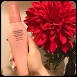 SHISEIDO【エアリーフローリファイナー】ピンクのボトルが素敵な洗い流さないトリートメント☺️❤名前の通りドライヤー前に馴染ませて乾かすと空気を含んだようなふわふわな仕上りに☺️髪の乾燥やごわ…のInstagram画像