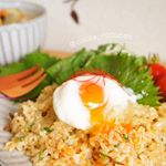 #焼肉だれの牛カルビめし**温玉とチーズのちょい足し*たっぷり野菜の豆乳コンソメスープ**そのままでも美味しいけど、温玉で味がまろやかになりのでこれはこれで美味しい😋*…のInstagram画像
