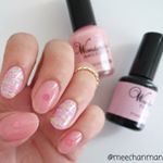 .初の#ワンダーネイル 💅✨ワンダーカラーは自爪の凹凸をカバーしてくれる、ぷっくりめの速乾カラー😁🎶爪に優しい処方なのでベースコート要らず😆✨細かいラメ入りのシアーなサーモンピンクで、…のInstagram画像