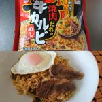アクリブランドの焼肉だれの牛カルビめし～目玉焼きとカルビをのせてさらにがっつり❤️#アクリブランド#アクリ#焼肉だれの牛カルビめし#ちょい足し#おうちごはん #がっつり#monipla #お弁…のInstagram画像