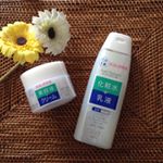 2本でお手入れ終了！乾燥も気になりません(*^_^*)ピュア ナチュラル「エッセンスローション」「クリームエッセンス モイスト」コスパ抜群にいいです！プチプラとは思えない満足感😊💕…のInstagram画像