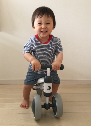 D-bikeミニに乗っている息子の写真を追加で投稿します。の画像（1枚目）