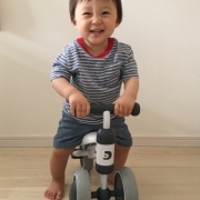 「D-bikeミニに乗っている息子の写真を追加で投稿します。」【親子モデル2組】三輪車モデル撮影 親子モデルを募集します！の投稿画像