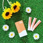 Sunscreen jelly sticks ;)走る雲の影を飛び越えるわ夏の日差し追いかけて...携帯にも便利で、「うっかり日焼け」しがちな私の心強い味方(´ρ`)💖.…のInstagram画像