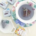 ..ほんわかさんのハーブティー ☕️💓ブルー⇨ピンク⇨ブラウンに色が変化するの💫(スワイプしてね🌟色は綺麗に撮れなかった💦)美味しくて香りが良くて可愛くて癒される…☺️着色料は…のInstagram画像