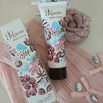 日本人のお肌に合わせて作れた国産オーガニックケアブランド do organicより今月発売される魅せる大人のhandスキンケアdo organicハンドクリームをお試ししました😌🌸💓スキンケアアイテム…のInstagram画像