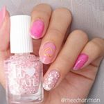 .#イットネイル の新商品2色目を使って#ラブリーネイル 💅💕私好みの可愛いピンク系ホロ😆❤○□◇いろんな形のホロが入っていて、塗るだけで格好がつく😁✌人差し指はホロ+pa+ベースコー…のInstagram画像