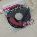 ADOMEアッドミー ドライブラシクリーナーをお試ししました😌🌸💓アイシャドウやチークブラシ等のメイクブラシを使用した後、黒い部分にサッサッと撫でるだけで、ブラシを洗った様にキレイにしてくれます🎵チー…のInstagram画像
