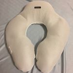 医師が推奨。#うつぶせ枕　「フセロ2017」を使ってみました♪。 こちらの枕、やや大きめで上半身を包み込んでくれるくらいの大きさです。中材は、パイプ素材です。好みに応じて中材を取り出して高さ調…のInstagram画像