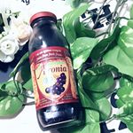 アロニア100%果汁❤️ストレートでも飲めるけど、個人的に牛乳割りが好き(*ﾟ∀ﾟ*)ベリー系やけど、ちょっと渋みのある、今まで飲んだ事ない味✨ヨーグルトにかけたり色んな飲み方ができる(*…のInstagram画像